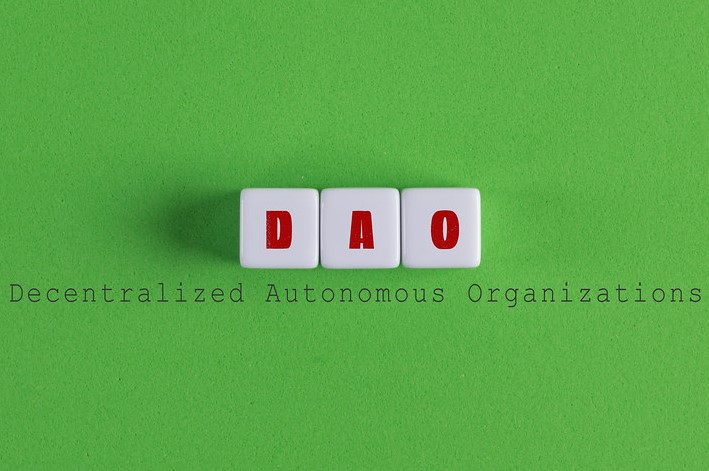 Cos'è e come funziona una DAO Organizzazione Autonoma Decentralizzata?